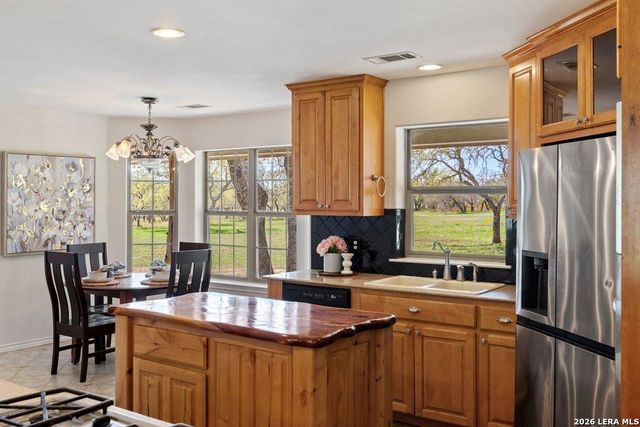 434 W Turner Ct, Johnson City, TX 78636