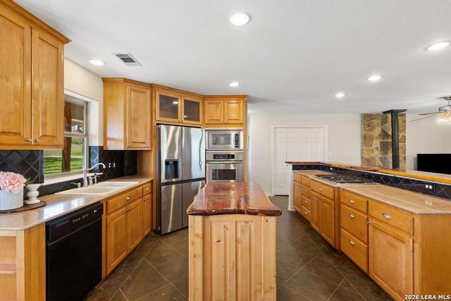 434 W Turner Ct, Johnson City, TX 78636