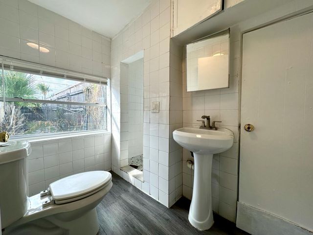 1000 W Lakewood Road 4, West Palm Beach, FL 33405
