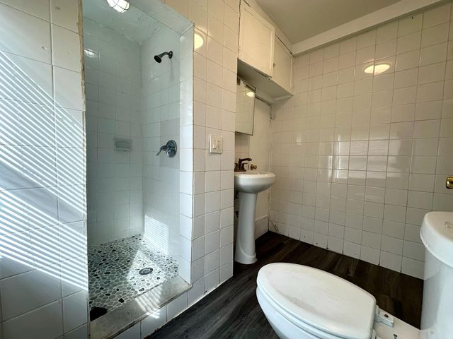 1000 W Lakewood Road 4, West Palm Beach, FL 33405