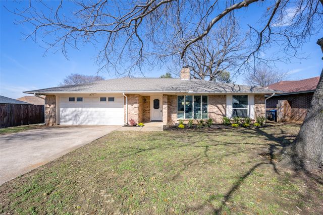 2824 Amber Drive S, Fort Worth, TX 76133