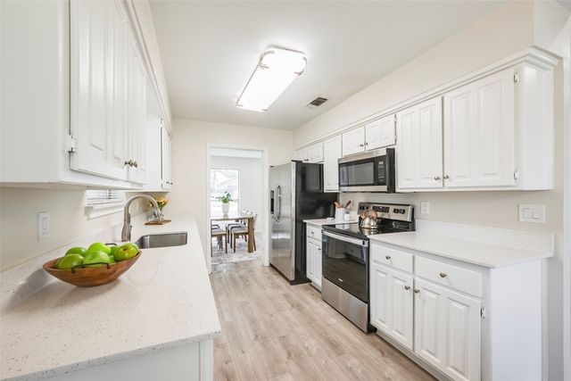 2824 Amber Drive S, Fort Worth, TX 76133