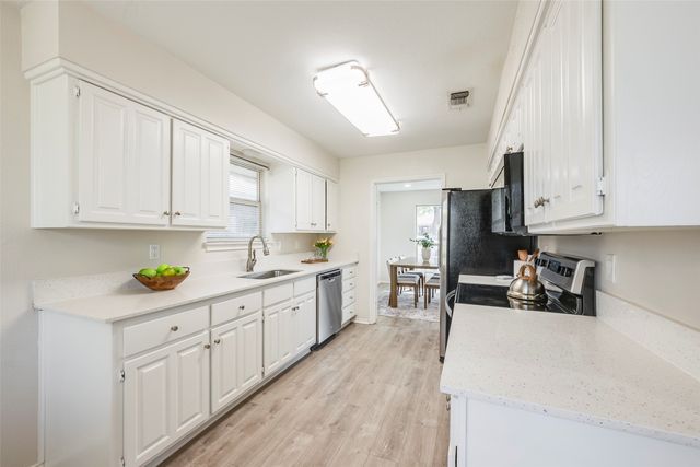 2824 Amber Drive S, Fort Worth, TX 76133