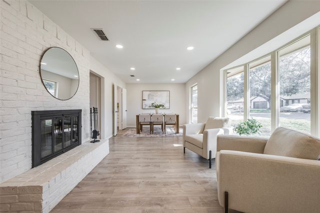 2824 Amber Drive S, Fort Worth, TX 76133