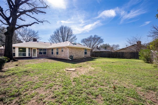 2824 Amber Drive S, Fort Worth, TX 76133