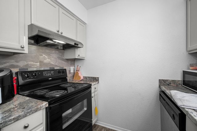 411 Thelma DR, Austin, TX 78745