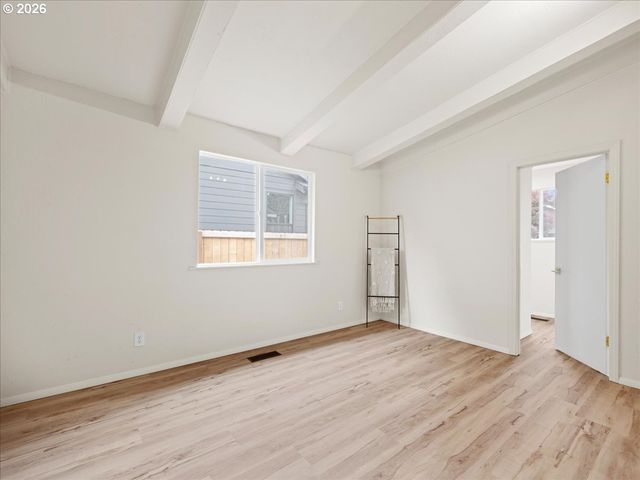 411 S 1ST St, Silverton, OR 97381