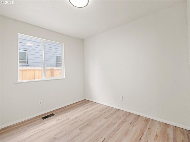 411 S 1ST St, Silverton, OR 97381