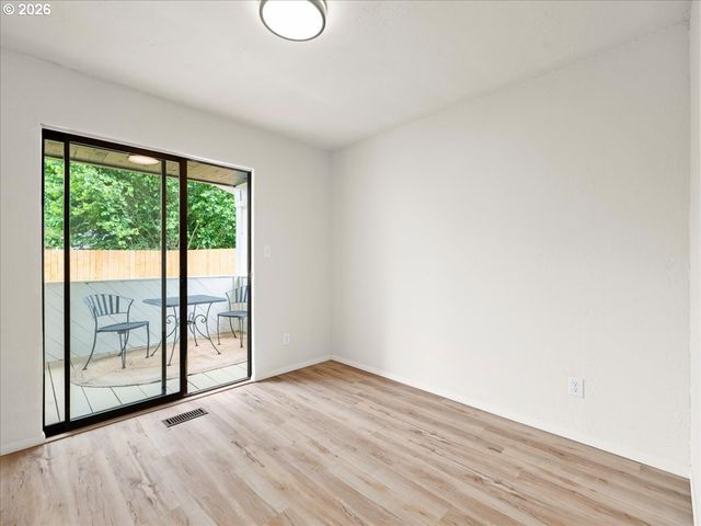 411 S 1ST St, Silverton, OR 97381