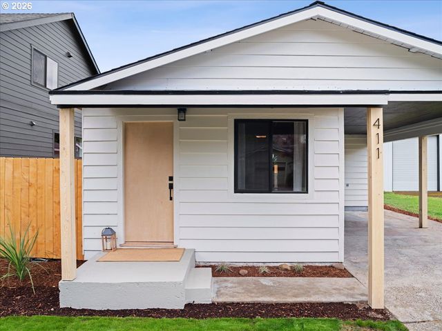 411 S 1ST St, Silverton, OR 97381