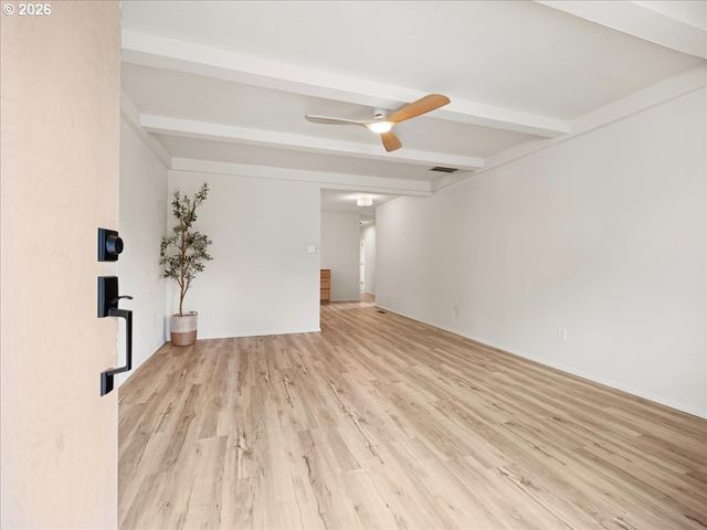 411 S 1ST St, Silverton, OR 97381