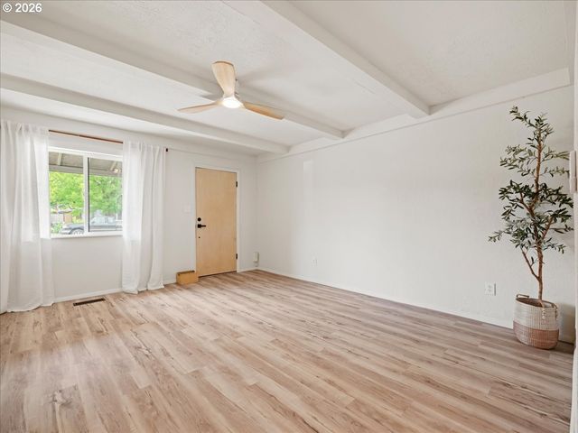 411 S 1ST St, Silverton, OR 97381