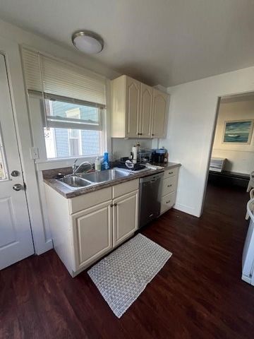 13 Brewer Street, Newport, RI 02840