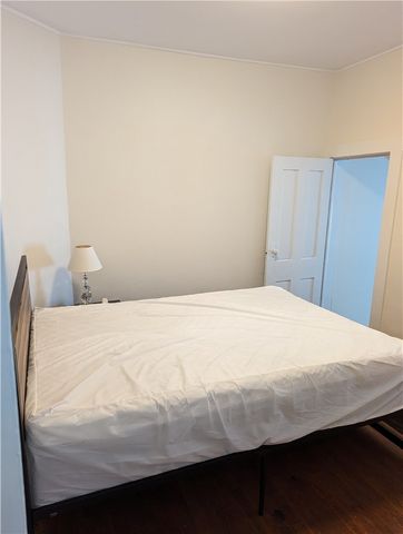 13 Brewer Street, Newport, RI 02840