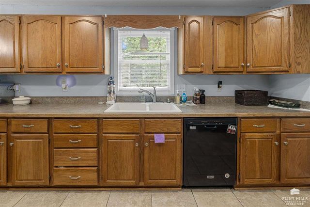 1970 Lincoln Drive, Manhattan, KS 66502