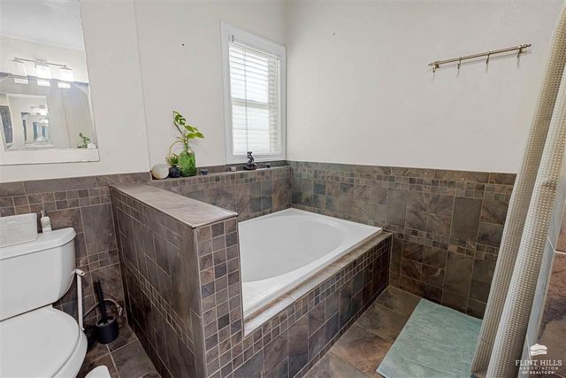 1970 Lincoln Drive, Manhattan, KS 66502