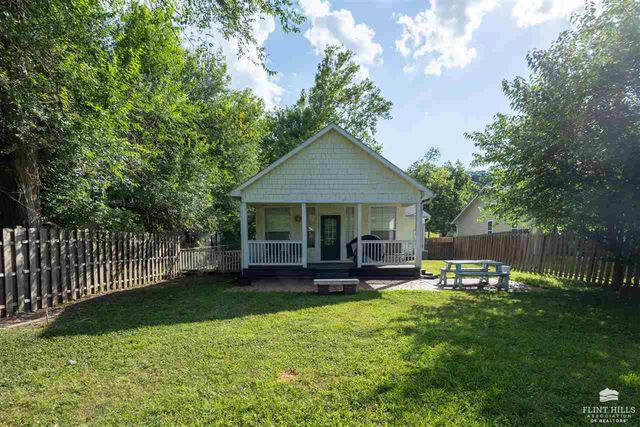 1970 Lincoln Drive, Manhattan, KS 66502