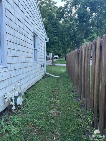 1970 Lincoln Drive, Manhattan, KS 66502
