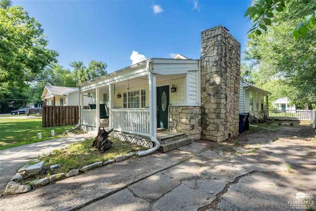 1970 Lincoln Drive, Manhattan, KS 66502