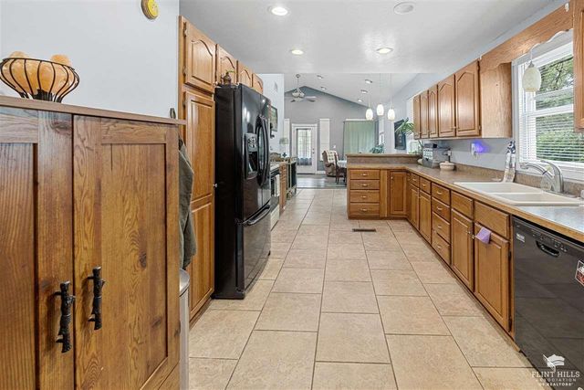 1970 Lincoln Drive, Manhattan, KS 66502