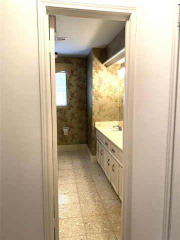 1922 Anvil Drive, Houston, TX 77090