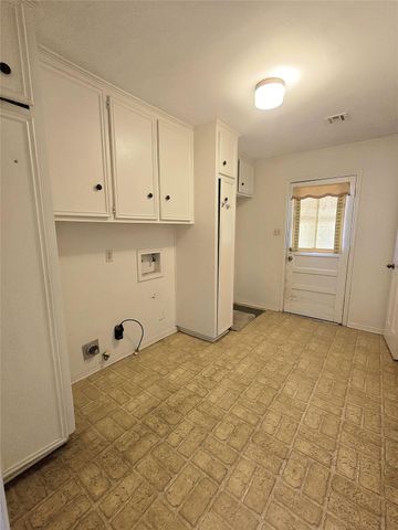 1922 Anvil Drive, Houston, TX 77090