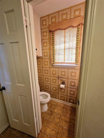 1922 Anvil Drive, Houston, TX 77090