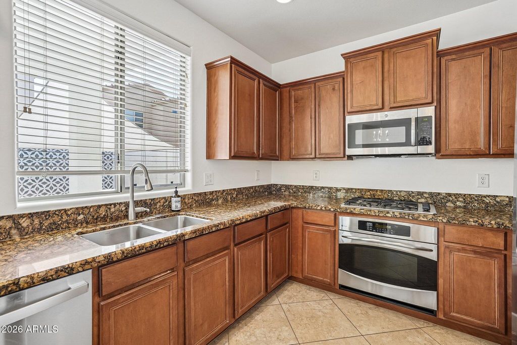 Image 15 of property listing at 1641 W LACEWOOD Place, Phoenix, AZ 85045
