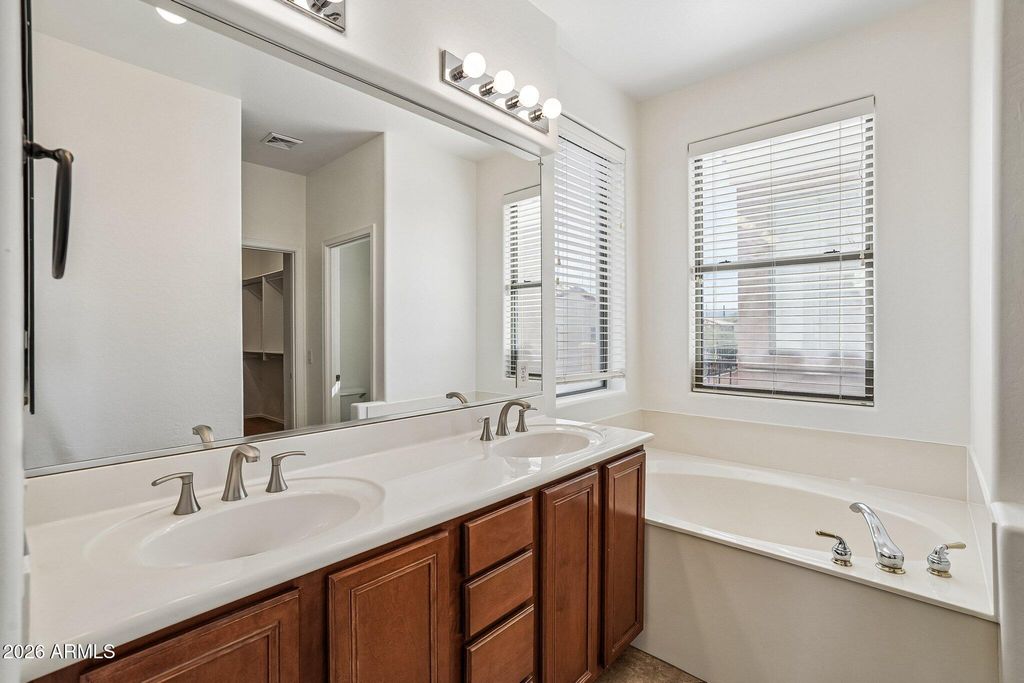 Image 25 of property listing at 1641 W LACEWOOD Place, Phoenix, AZ 85045