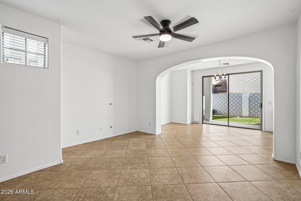 Image 7 of property listing at 1641 W LACEWOOD Place, Phoenix, AZ 85045