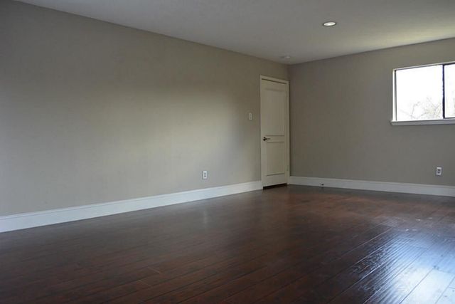 2127 Manor Green Drive, Houston, TX 77077