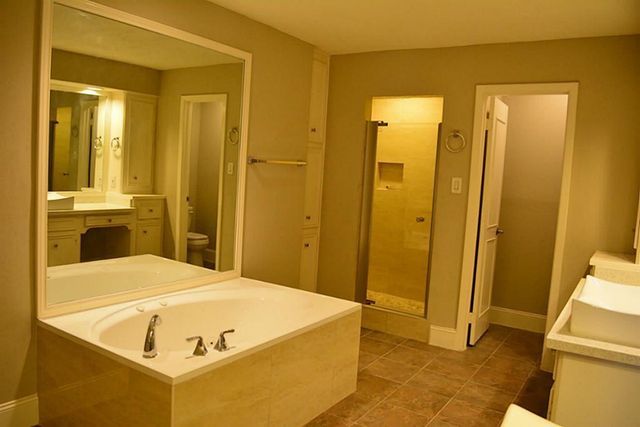 2127 Manor Green Drive, Houston, TX 77077