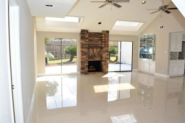 2127 Manor Green Drive, Houston, TX 77077