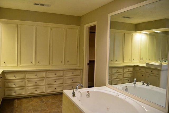 2127 Manor Green Drive, Houston, TX 77077