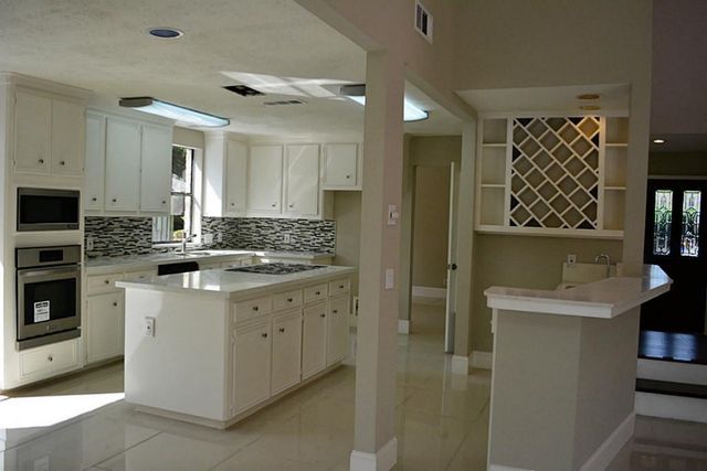 2127 Manor Green Drive, Houston, TX 77077