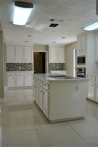 2127 Manor Green Drive, Houston, TX 77077