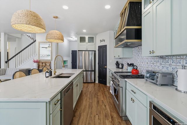 9218 Tay Dr, Helotes, TX 78023