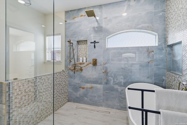 9218 Tay Dr, Helotes, TX 78023