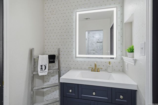 9218 Tay Dr, Helotes, TX 78023