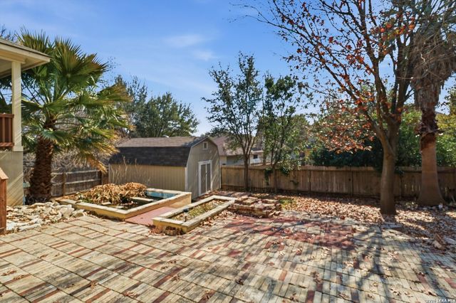 9218 Tay Dr, Helotes, TX 78023