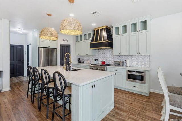 9218 Tay Dr, Helotes, TX 78023