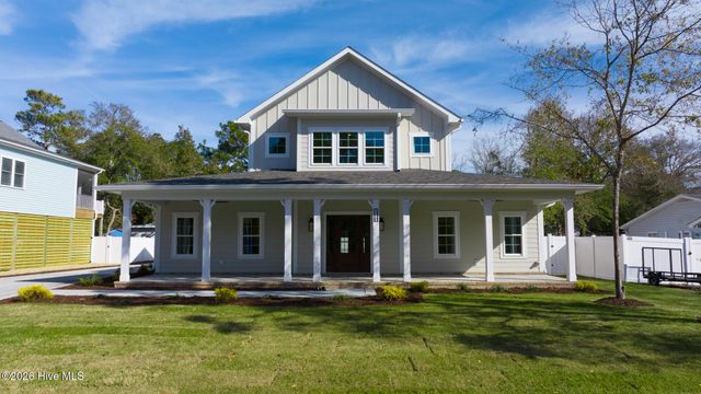 120 NE 17th Street, Oak Island, NC 28465