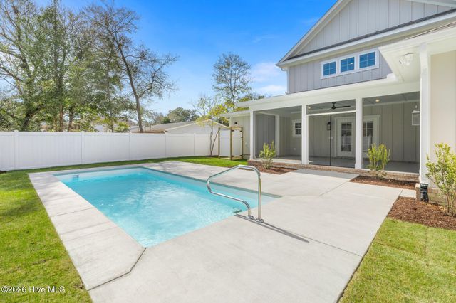 120 NE 17th Street, Oak Island, NC 28465