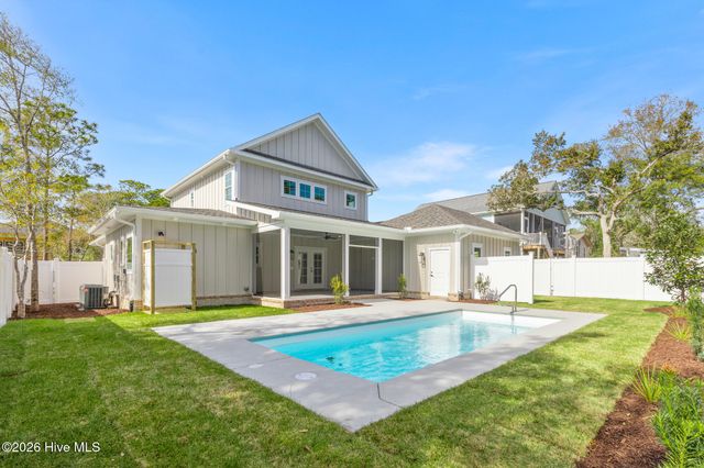120 NE 17th Street, Oak Island, NC 28465