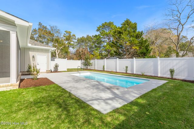 120 NE 17th Street, Oak Island, NC 28465