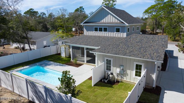120 NE 17th Street, Oak Island, NC 28465