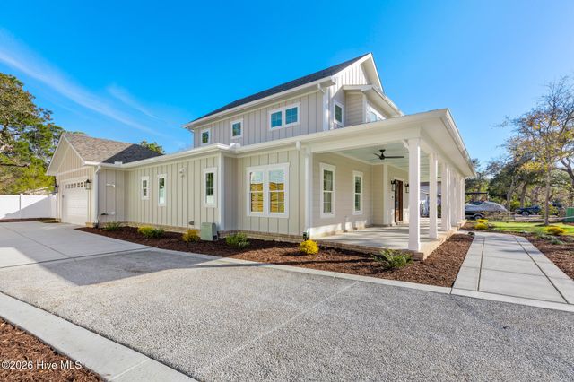 120 NE 17th Street, Oak Island, NC 28465