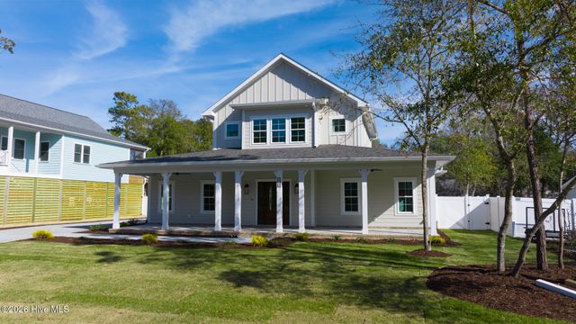 120 NE 17th Street, Oak Island, NC 28465