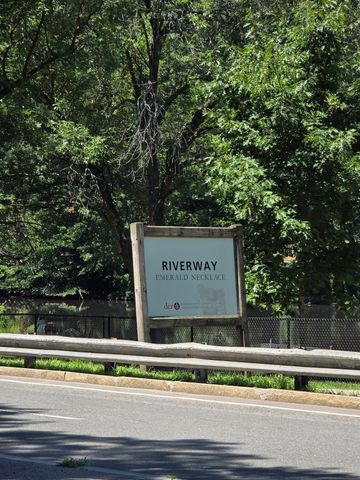 122 Riverway 10, Boston, MA 02215