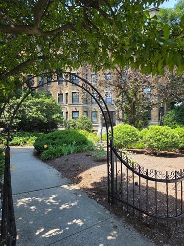 122 Riverway 10, Boston, MA 02215